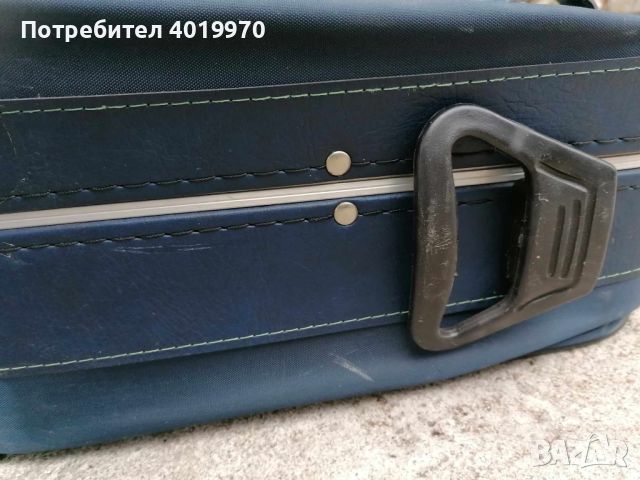 Куфар в тъмно синьо