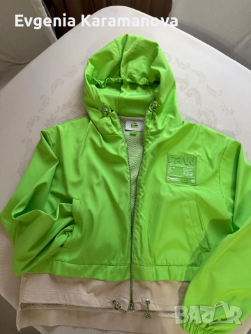 Продавам дамска ветровка, снимка 2 - Якета - 54172710