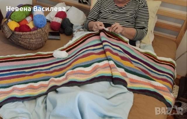 Ръчно излетен комплект на една кука - шалте/одеяло с 4 калъфки за възглавници.   , снимка 11 - Покривки за легло - 52887625