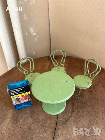 Миниатюрен ретро комплект маса и столчета, снимка 1 - Антикварни и старинни предмети - 45904694
