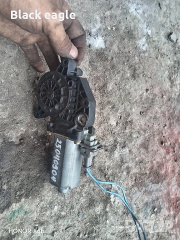 машинка за дясно стъкло Bosch за Suzuki vitara 2.0 hdi , снимка 2 - Части - 51194927