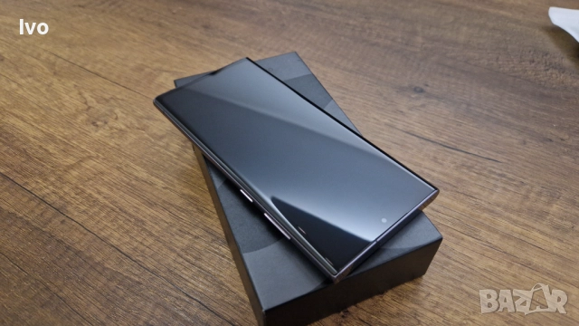 Продавам Samsung Galaxy S 22 Ultra 12GB, 256GB, цвят: Burgundy, снимка 1
