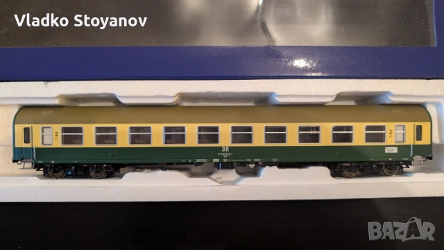 Два броя вагони на DR от Roco 1/87, снимка 3 - Колекции - 53637812