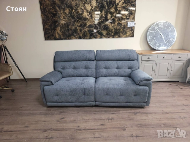 Сив диван тройка от плат с електрически релаксиращ механизъм