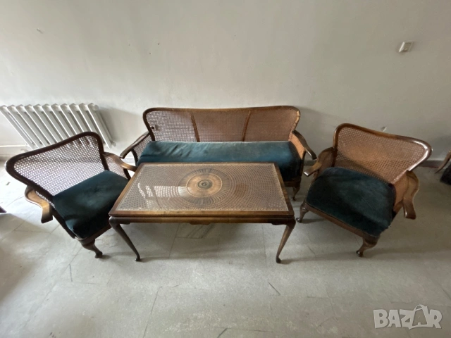 Продавам елегантен винтидж комплект холна мебел