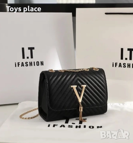 Страхотна дамска малка чанта Valentino 