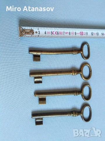 Лот 4 големи стари бронзови ключа, снимка 6 - Антикварни и старинни предмети - 52793963