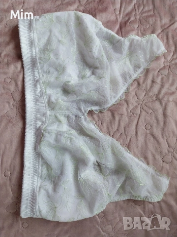 bpc selection 105 D Бял дантелен сутиен без банели , снимка 5 - Бельо - 53931304