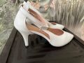 Бели официални дамски обувки, снимка 1 - Дамски обувки на ток - 45171162