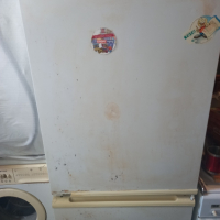 хладилник с фризер indesit, снимка 1 - Хладилници - 44971864