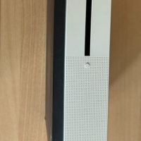 Xbox 1 S с игри и 2 джойстика, снимка 1 - Xbox конзоли - 45766679