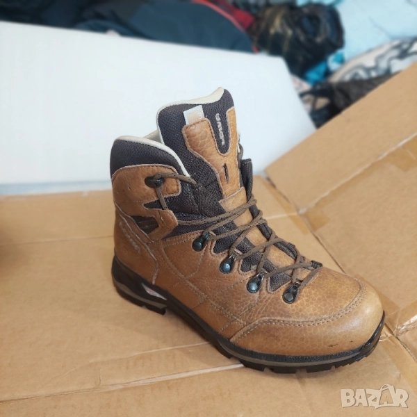 туристически обувки Lowa - Hudson LL Mid номер 39 , снимка 1