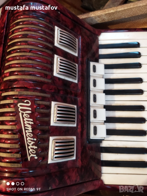 Акордеон велтмайстер 40 баса почти нов, снимка 1