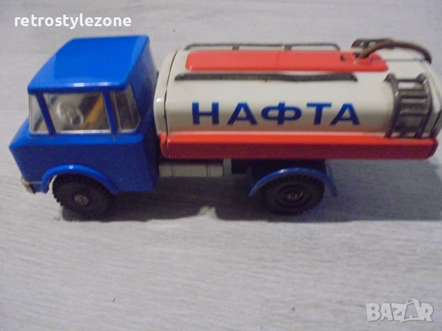 № 8523 Стара детска играчка – камион цистерна „НАФТА“, снимка 2 - Други ценни предмети - 53785849