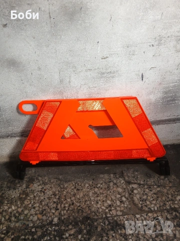 Оргинален триъгълник мерцедес w203 седан , снимка 11 - Аксесоари и консумативи - 53844003