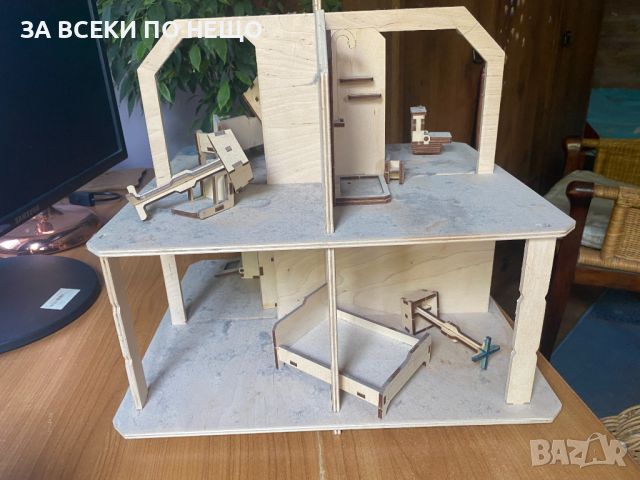 Детска миниятюрна дървена къщичка с мебели