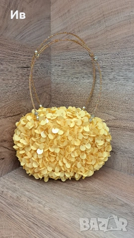 Жълта дамска чанта
