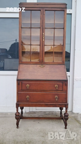 Библиотека с бюро масив