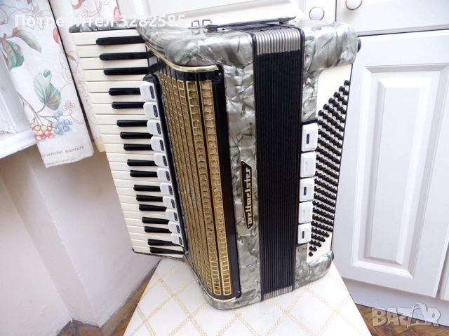 Акордеон Велтмайстер 120 баса, снимка 1