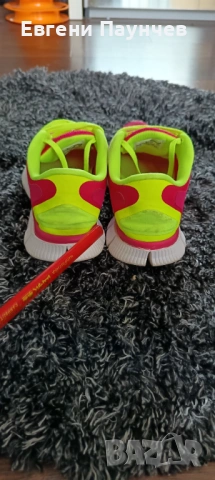 Дамски маратонки Nike размер 39 в розово и зелено , снимка 3 - Маратонки - 53470515