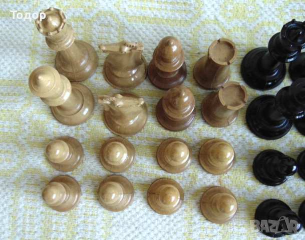 Бакелитови фигури за шах, снимка 2 - Шах и табла - 52673242