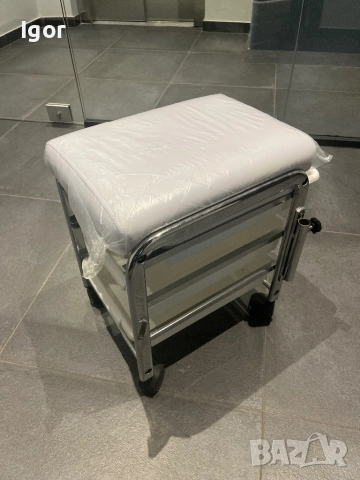 Профессионален стол за маникюр, снимка 4 - Педикюр и маникюр - 52922901