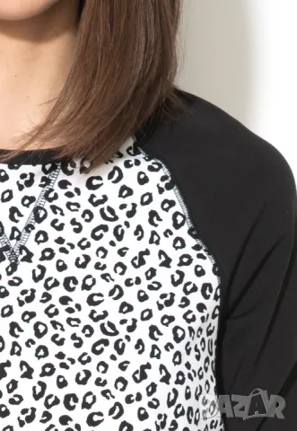 Суичър на Juicy Couture в черно и бяло с животинска шарка L, снимка 3 - Суичъри - 49969885