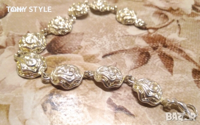 Нова Сребърна Дамска Гривна с Рози, снимка 2 - Гривни - 53772747