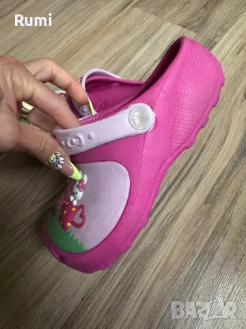 Оригинални юношески чехли  Crocs Hello Kitty! 32-33 н, снимка 2 - Детски сандали и чехли - 48932046