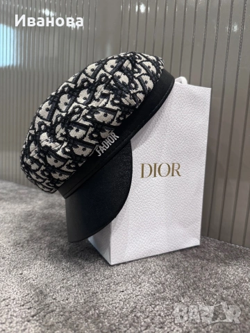 Дамска шапка тип каскет