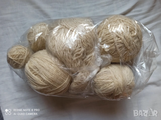 Бяла вълнена прежда 