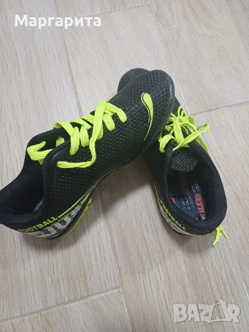 Футболни обувки стоножки