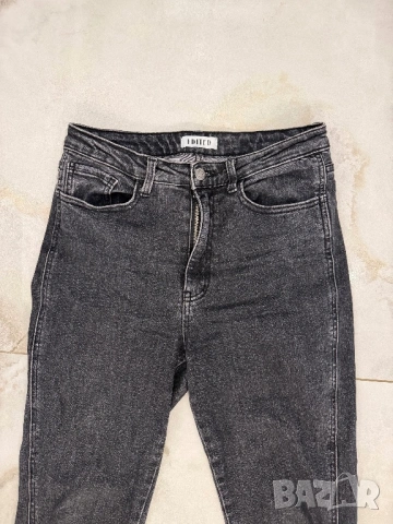 Дамски дънки с цепка, снимка 2 - Дънки - 54000089