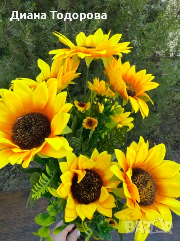 Изкуствени слънчогледи за декорация, снимка 2 - Декорация за дома - 50998994