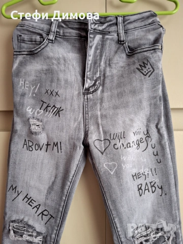 Дамски дънки с надписи, снимка 2 - Дънки - 54020779