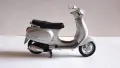 Скутер Vespa LX 125 Scooter 2005 Maisto 1:18, снимка 4