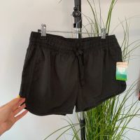Дамски шорти в размер М, нови с етикет, снимка 4 - Къси панталони и бермуди - 45207565