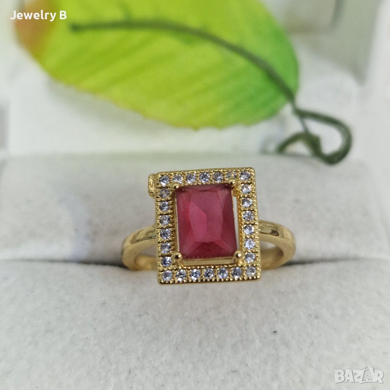 Дамски пръстен с червен камък, снимка 1