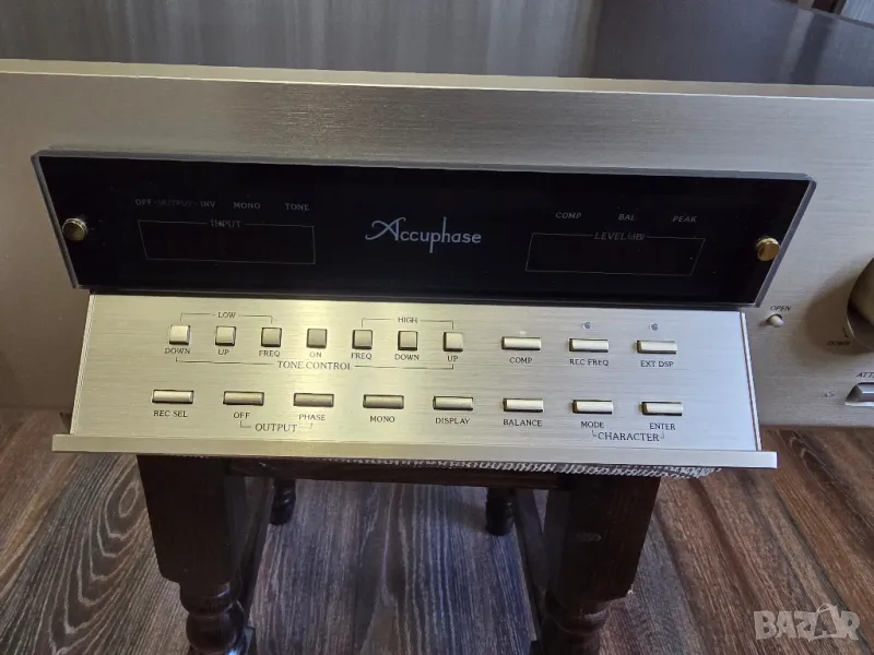 Продавам предусилвател Accuphase DC300 , снимка 1