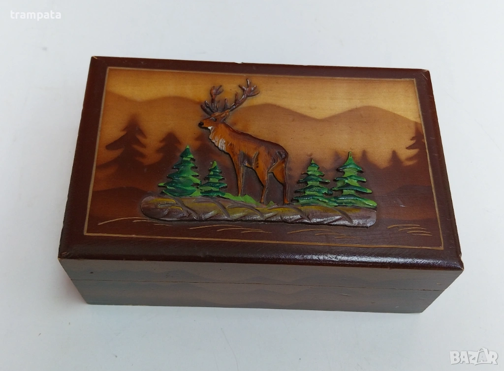 НАЙ ДОБРАТА ОФЕРТА Стара немаска дървена кутия за цигари и др. с релефна декорация , снимка 1