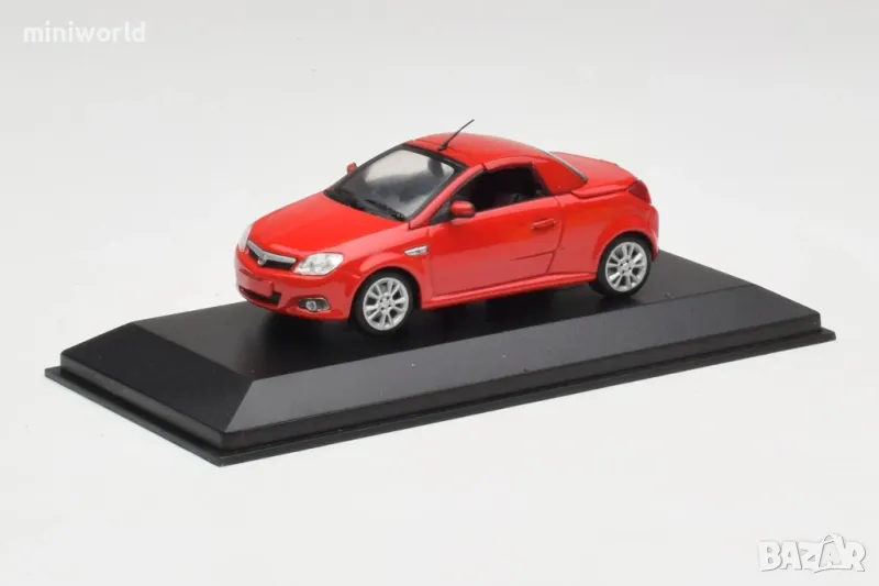 Opel Tigra TwinTop кабриолет 2004 - мащаб 1:43 на Maxichamps моделът е нов в PVC дисплей-кейс, снимка 1