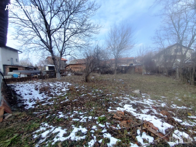 Равен парцел в центъра на с.Нефела, снимка 1