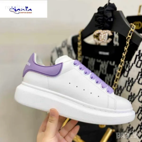 Дамски спортни обувки с лилави връзки, снимка 1