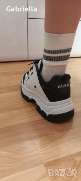 Маратонки GUESS, снимка 1