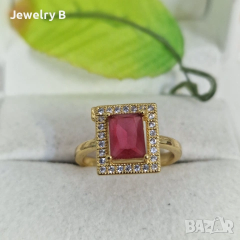 Дамски пръстен с червен камък