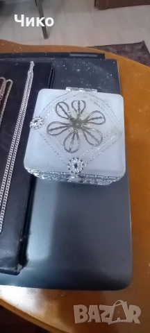 10бр позлатени женски колиета и кутия за бижута, снимка 2 - Антикварни и старинни предмети - 52225854