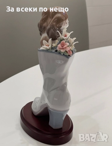 Lladro Spain  “Dog in Boot with Flowers” Код P1763, снимка 7 - Декорация за дома - 52981388