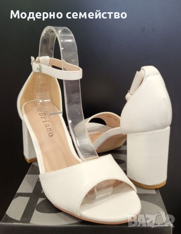 Елегантни дамски сандали в бяло с каишка 