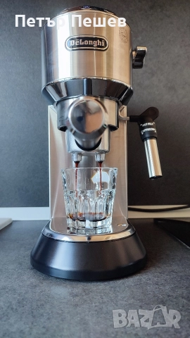 180лв. Кафемашина Delonghi Dedica EC685 перфектно еспресо кафе крема цедки E.S.E. pods Делонги , снимка 3 - Кафемашини - 52812656