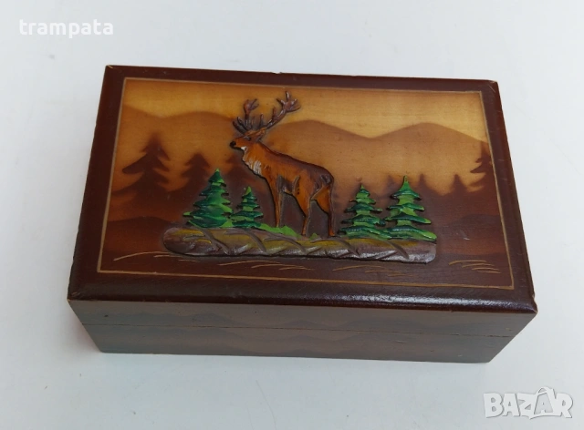 НАЙ ДОБРАТА ОФЕРТА Стара немаска дървена кутия за цигари и др. с релефна декорация 